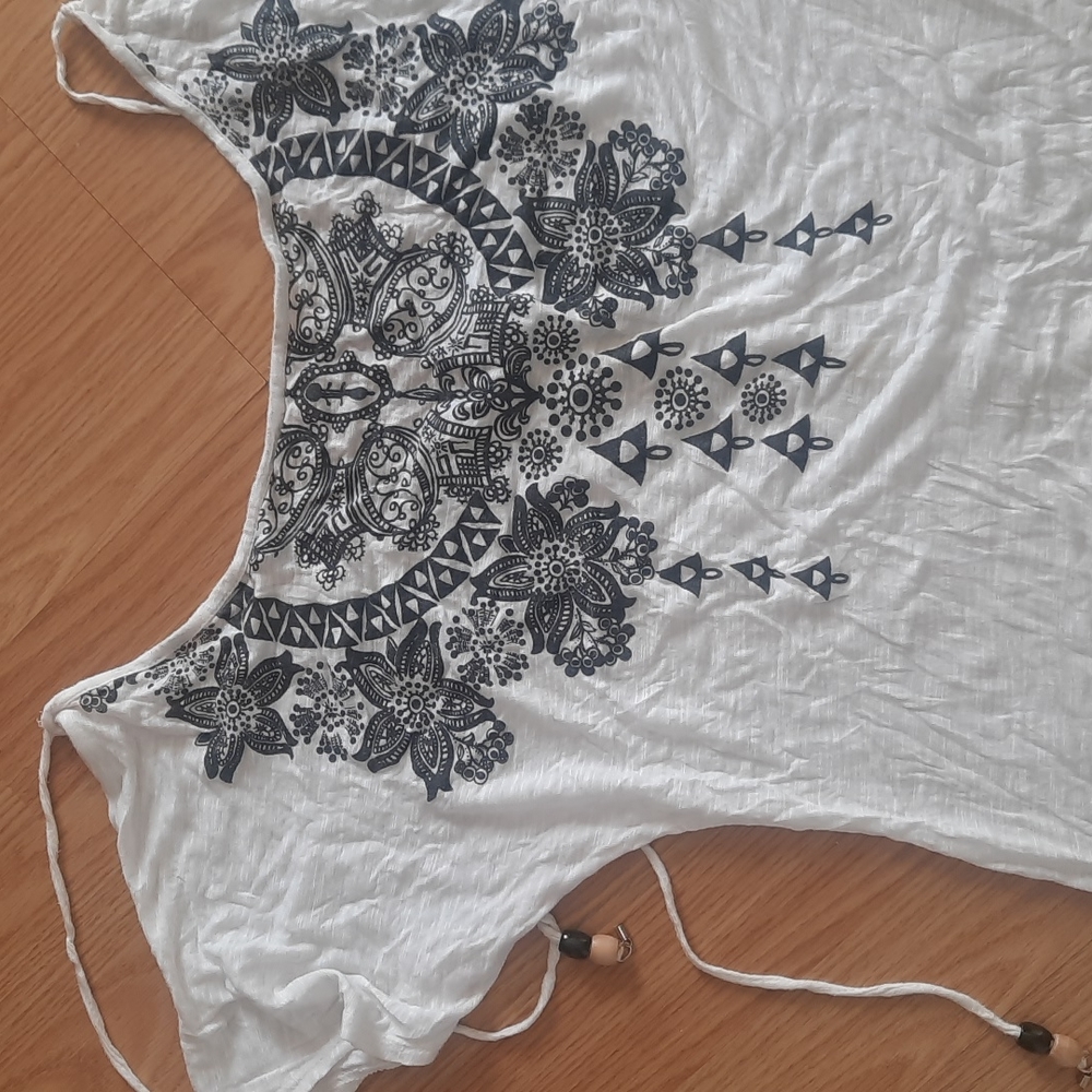Tee‎ - Picture 2 of 5
